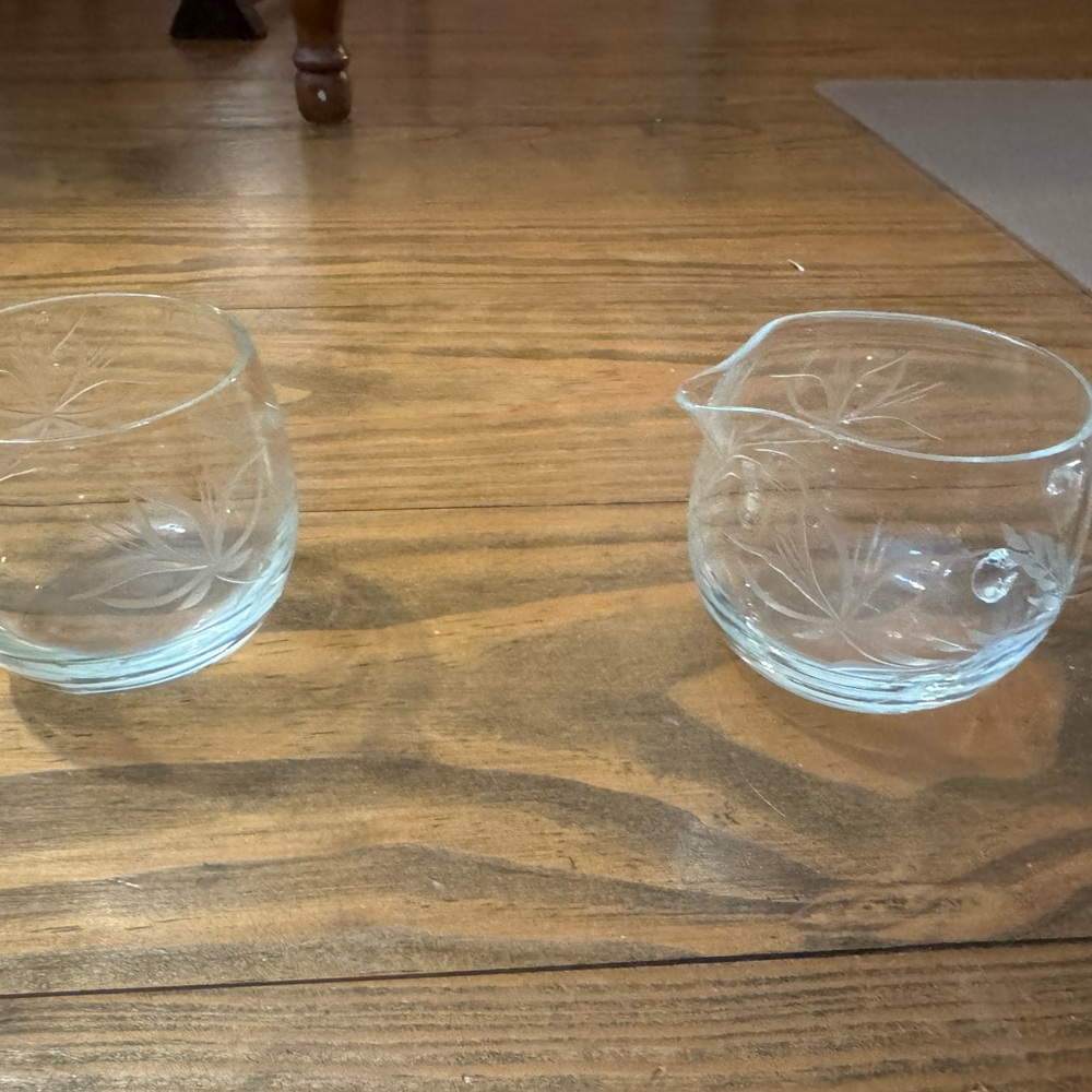 Clear Glass Etched cream and sugar dispenser - Picture 2 of 4